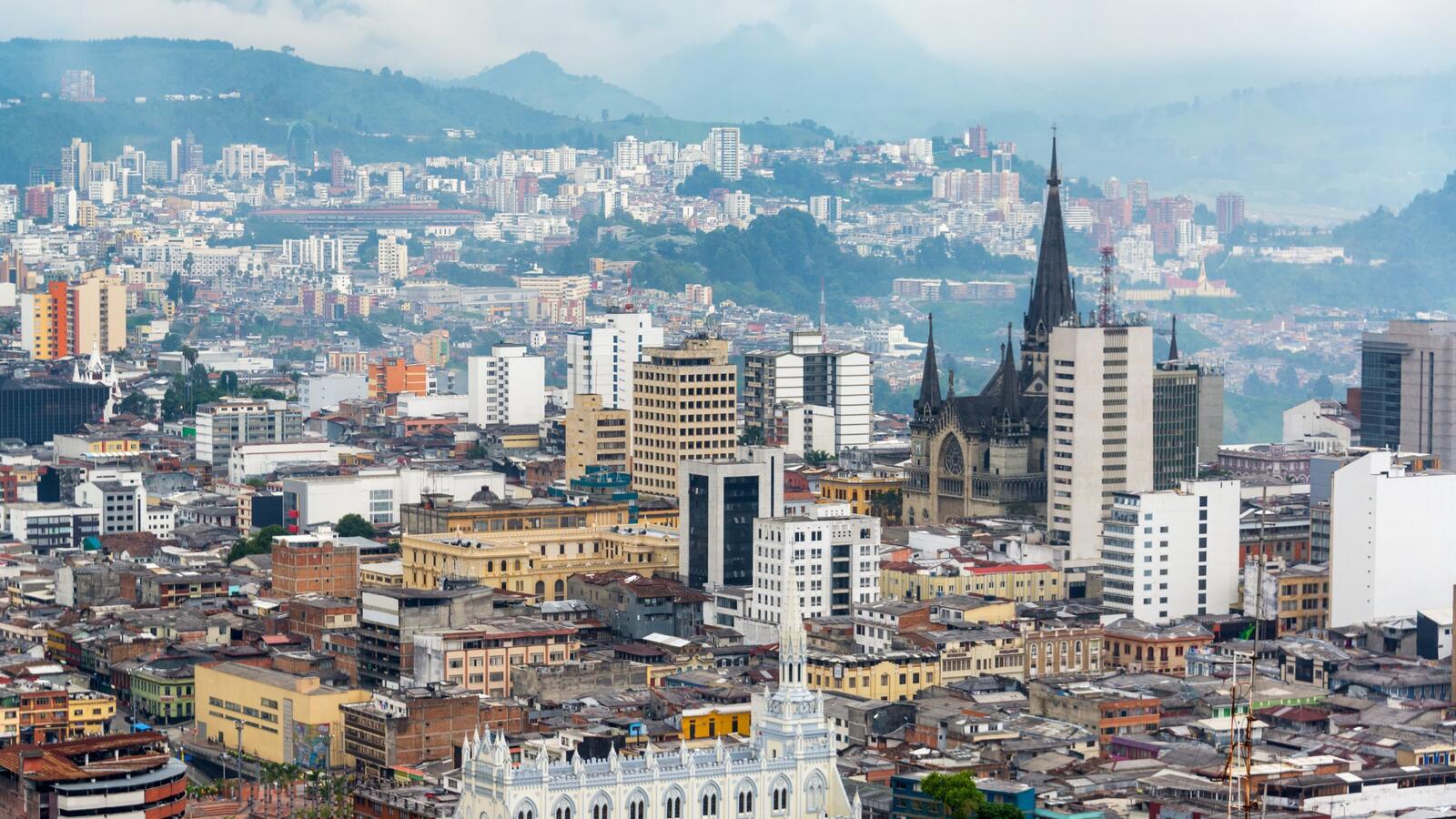 Combinación web propia más Google Business Profile para pymes en Manizales
