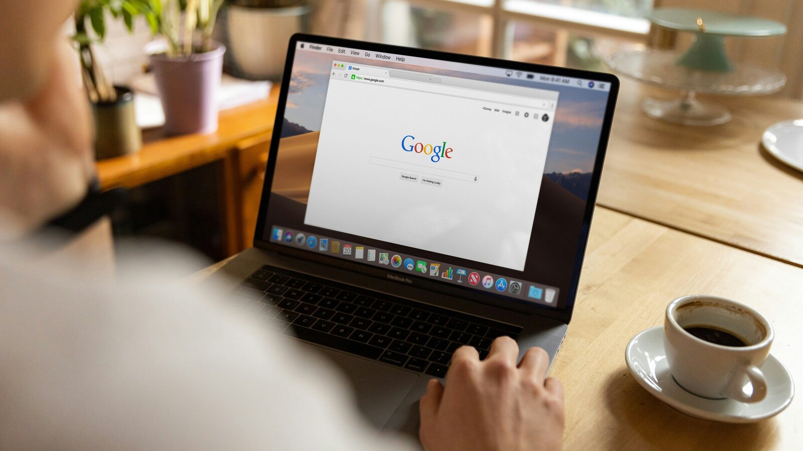 Interfaz de Google Chrome en una laptop profesional